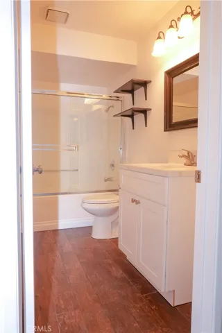 BATHROOM DOWNSTAIRS