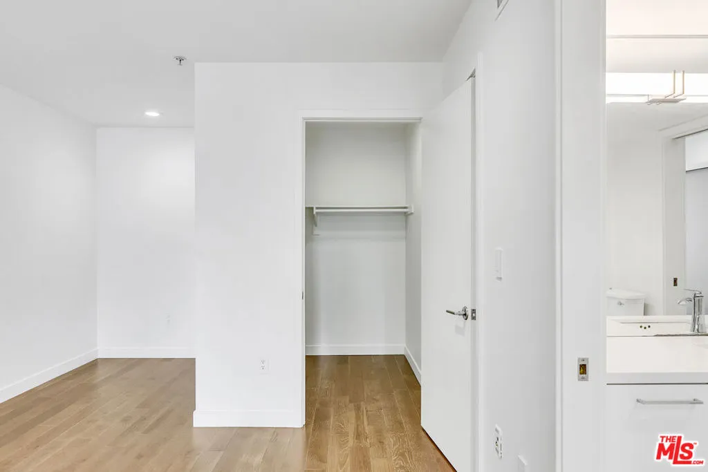 901 S Flower Street 408, Los Angeles, California 90015 home-pic-10