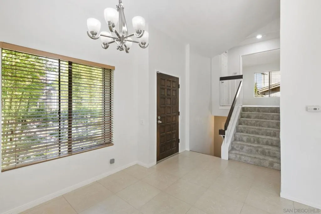 3244 Caminito Eastbluff 44, La Jolla, California 92037 home-pic-6