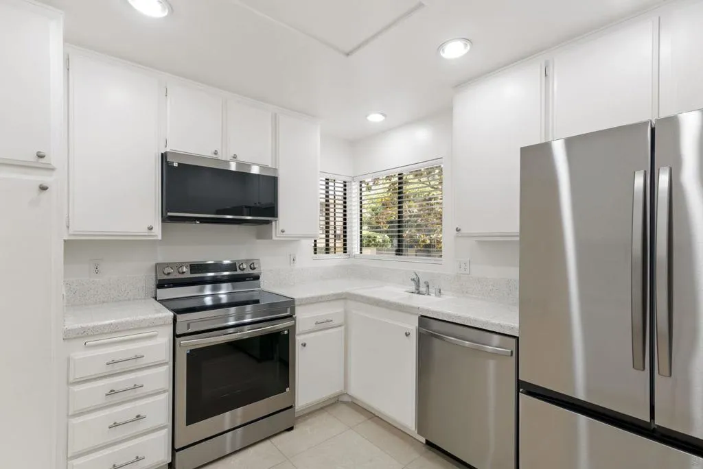 3244 Caminito Eastbluff 44, La Jolla, California 92037 home-pic-13