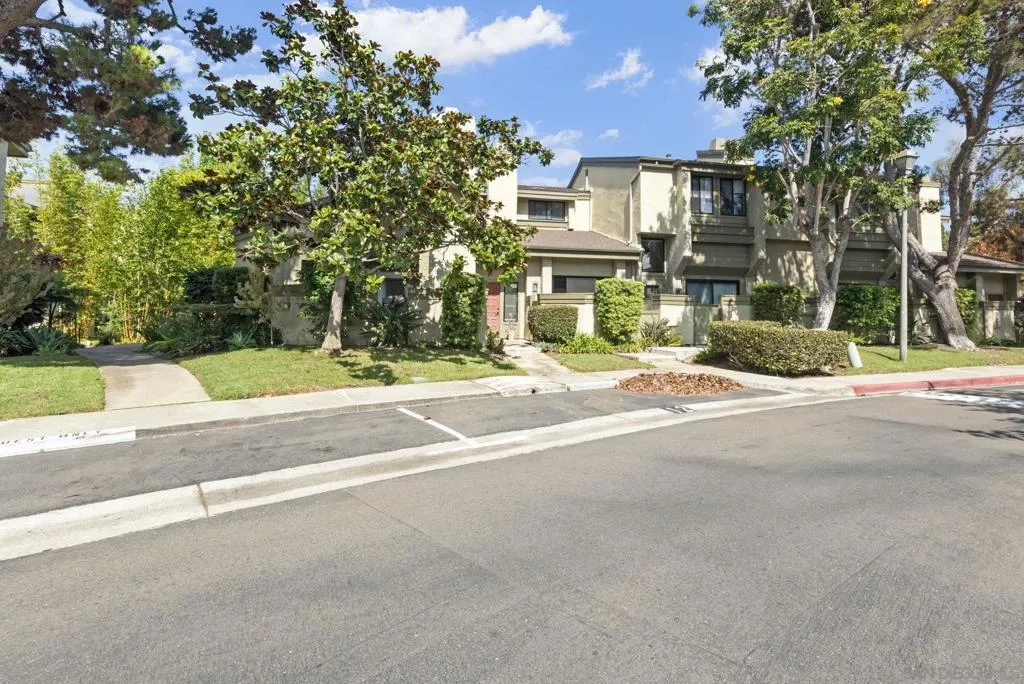 3244 Caminito Eastbluff 44, La Jolla, California 92037 home-pic-2