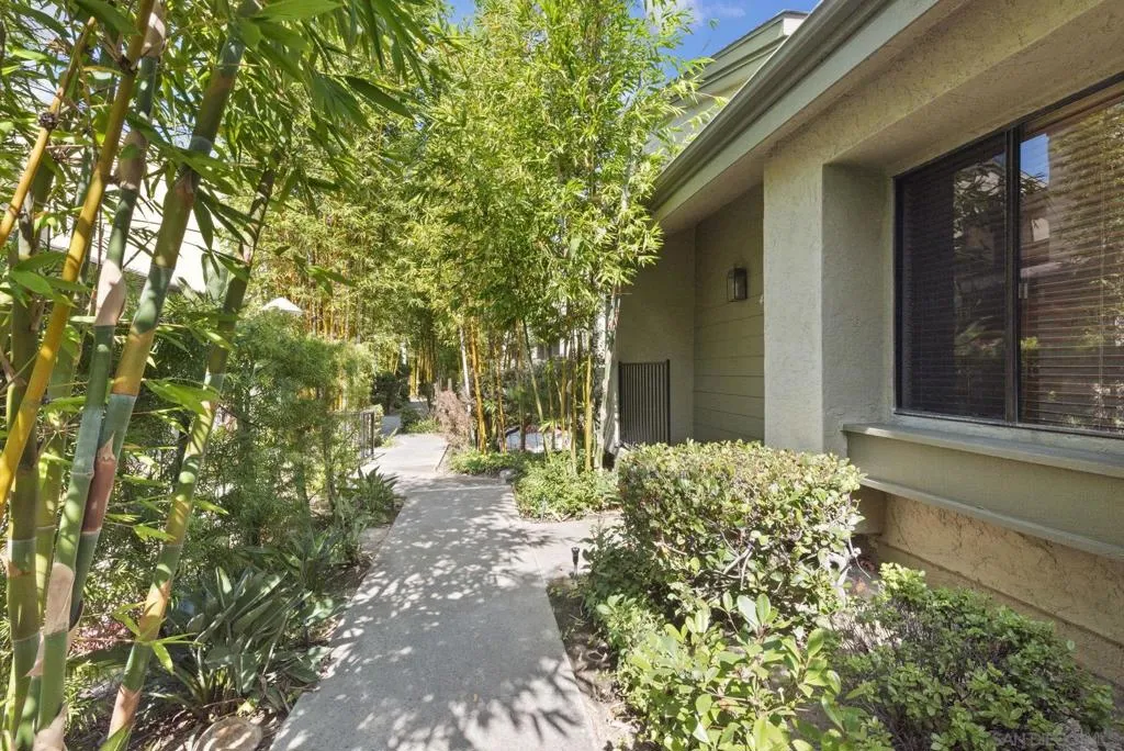 3244 Caminito Eastbluff 44, La Jolla, California 92037 home-pic-3