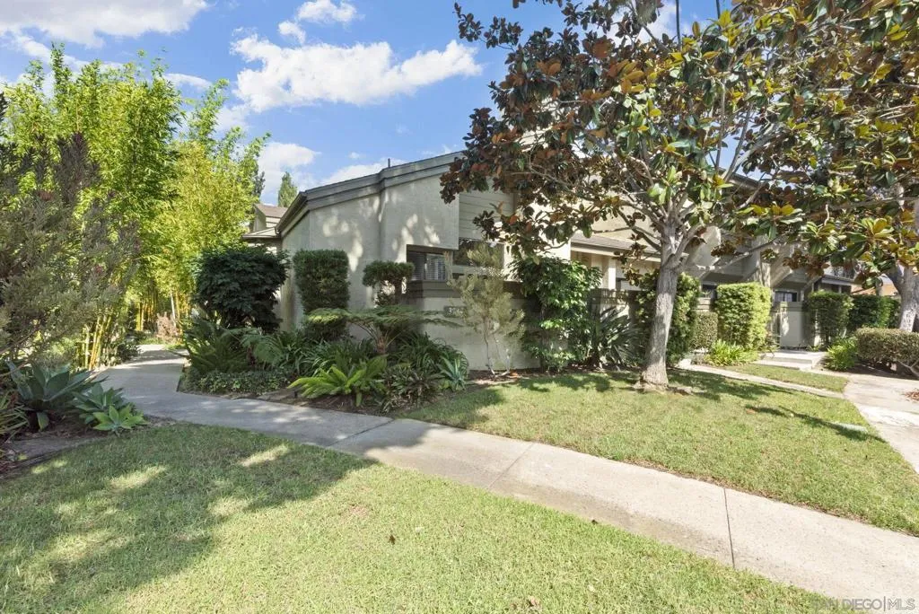 3244 Caminito Eastbluff 44, La Jolla, California 92037 home-pic-1