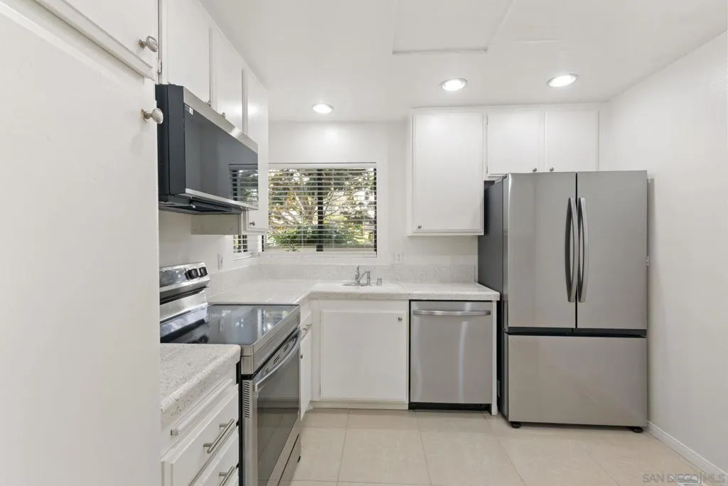 3244 Caminito Eastbluff 44, La Jolla, California 92037 home-pic-12