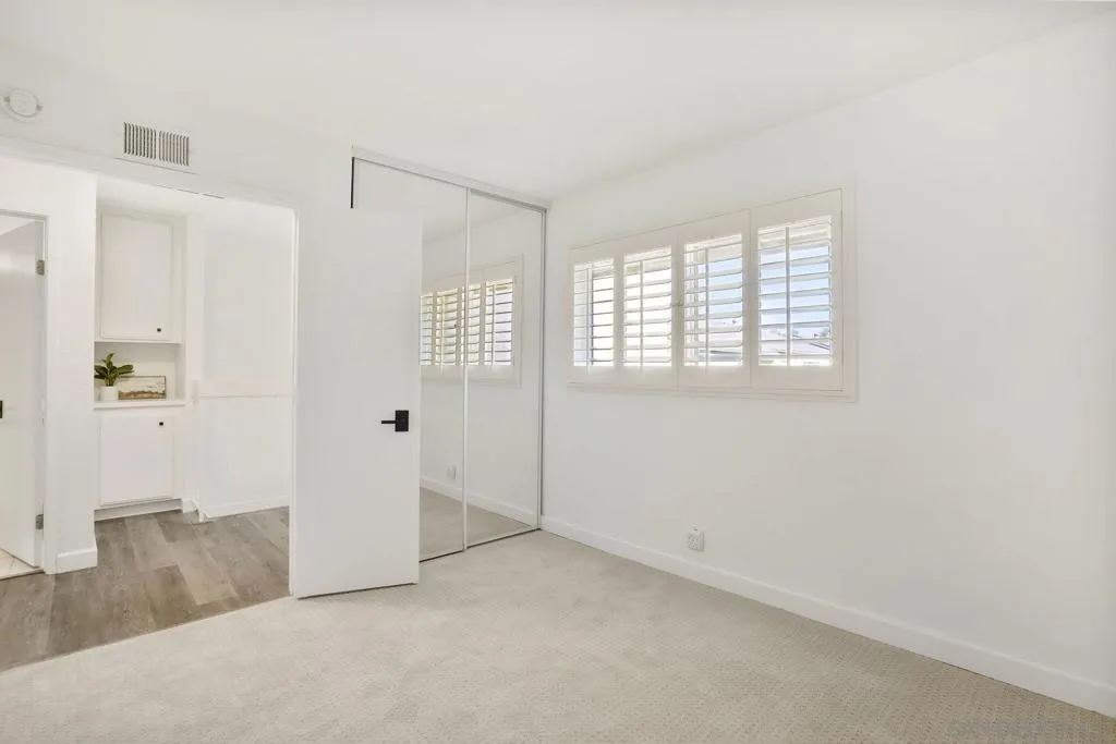 3275 Caminito Eastbluff 203, La Jolla, California 92037 home-pic-24