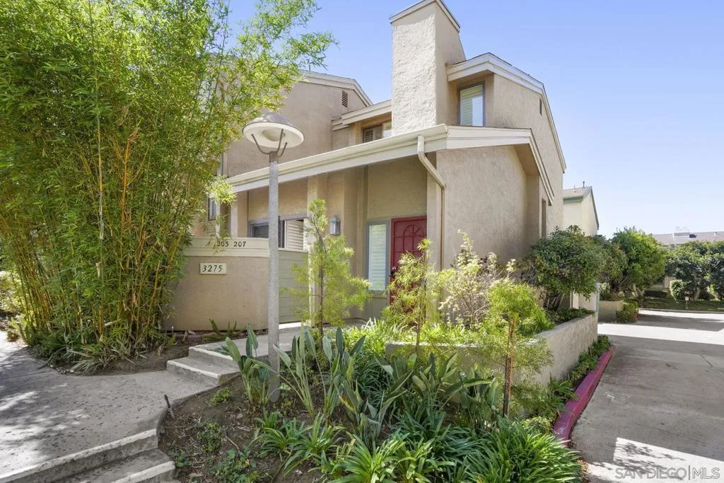 3275 Caminito Eastbluff 203, La Jolla, California 92037 home-pic-1