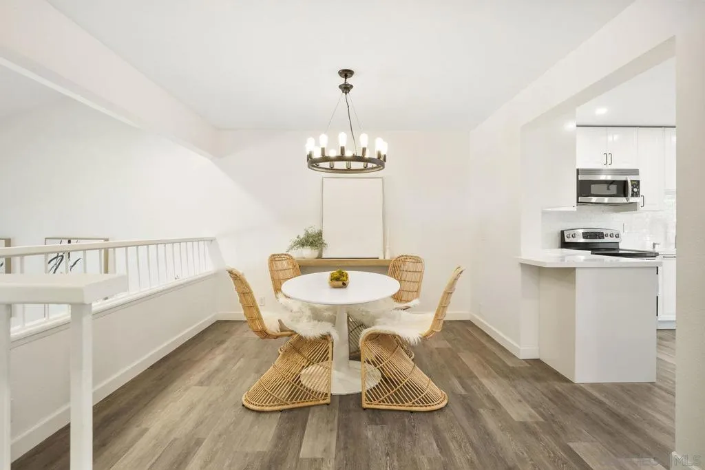 3275 Caminito Eastbluff 203, La Jolla, California 92037 home-pic-8
