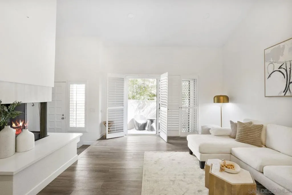 3275 Caminito Eastbluff 203, La Jolla, California 92037 home-pic-4