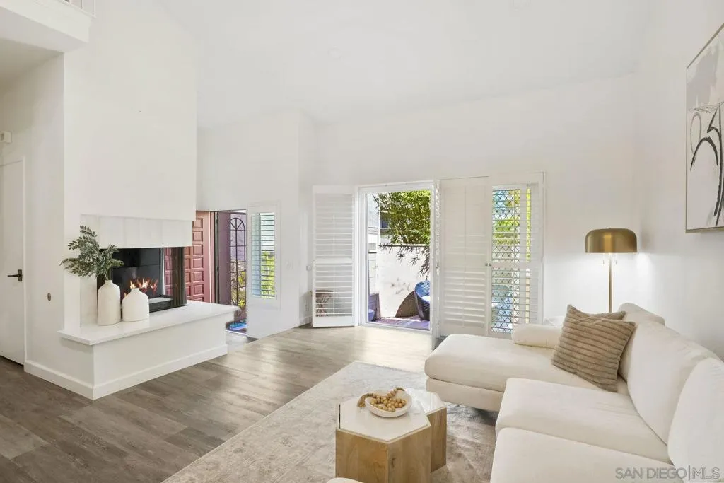 3275 Caminito Eastbluff 203, La Jolla, California 92037 home-pic-5