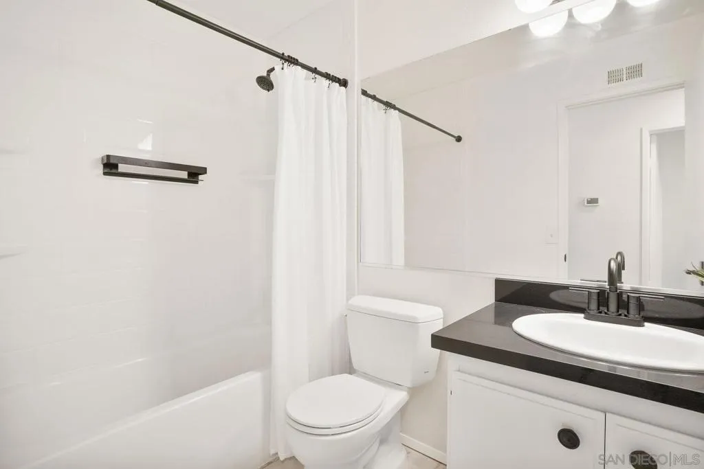 3275 Caminito Eastbluff 203, La Jolla, California 92037 home-pic-20