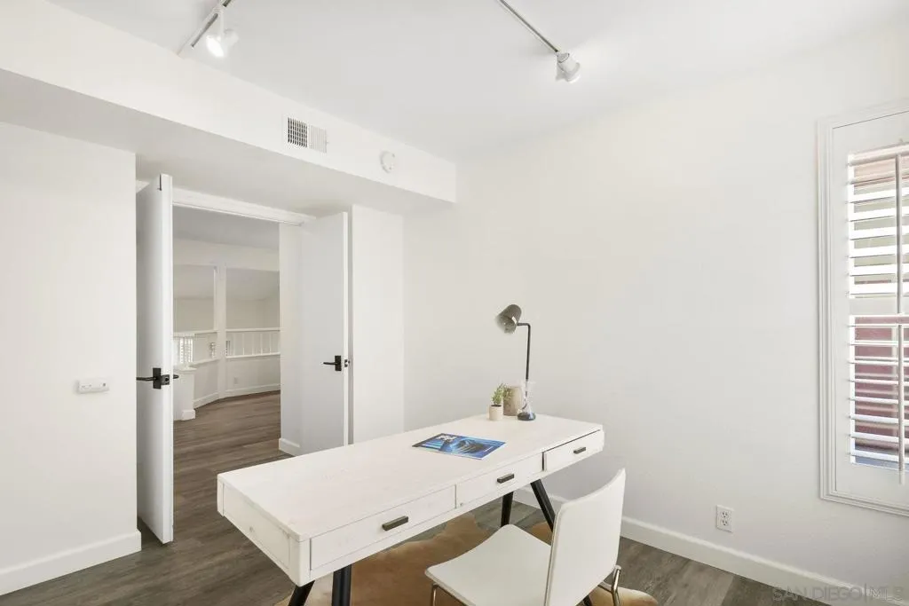 3275 Caminito Eastbluff 203, La Jolla, California 92037 home-pic-21