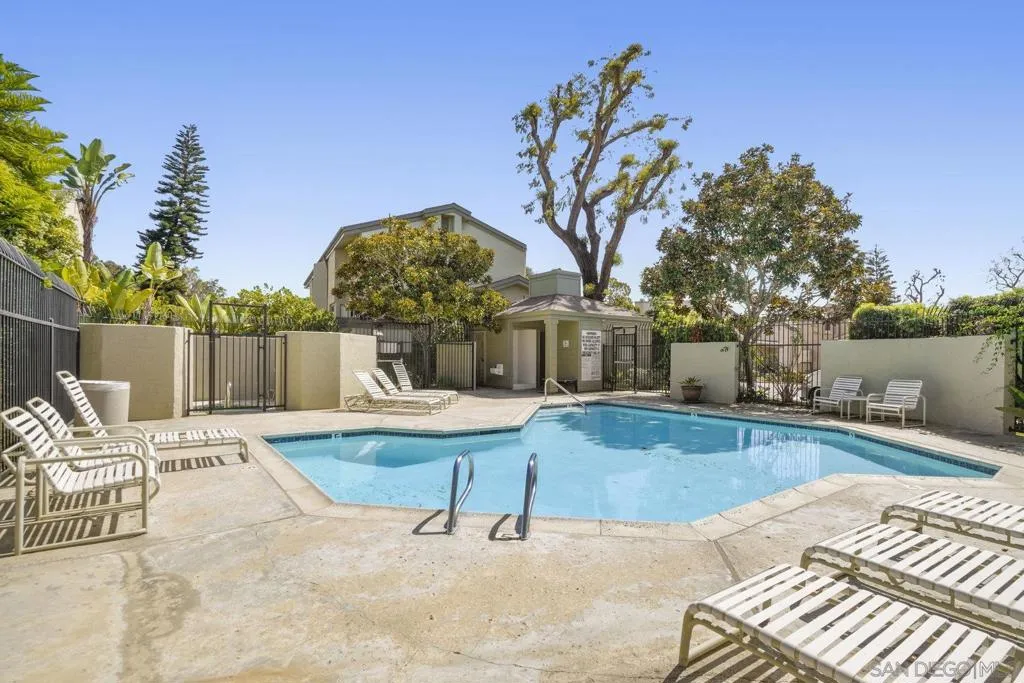 3275 Caminito Eastbluff 203, La Jolla, California 92037 home-pic-31