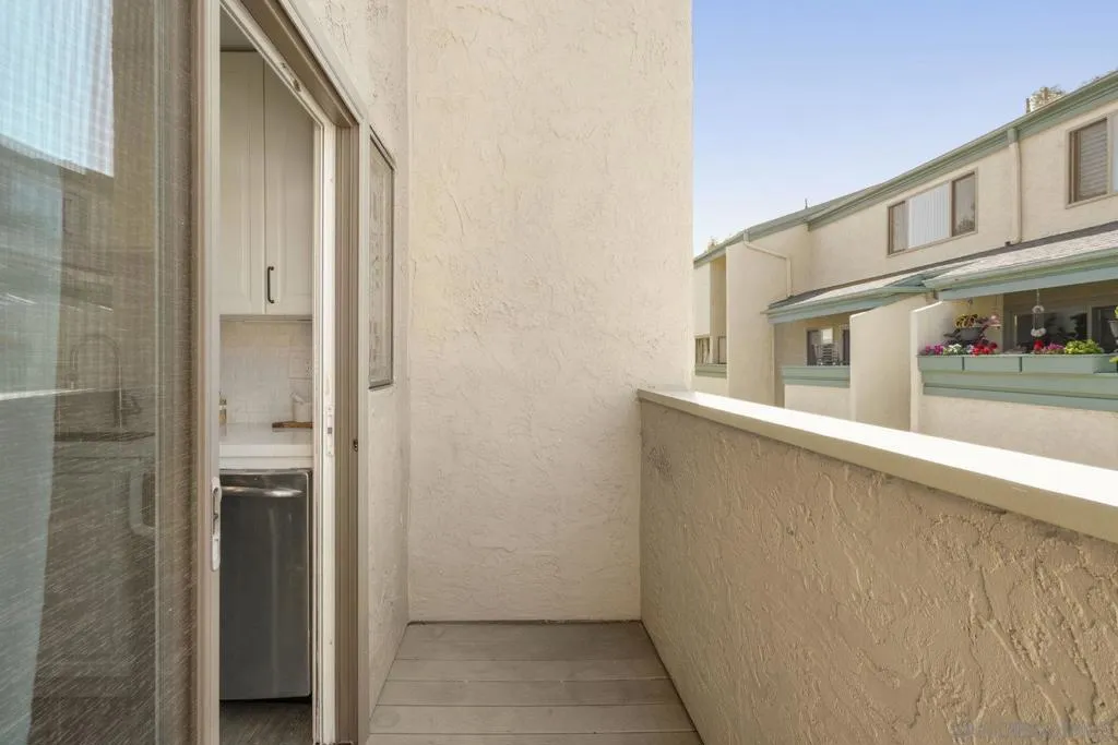 3275 Caminito Eastbluff 203, La Jolla, California 92037 home-pic-26