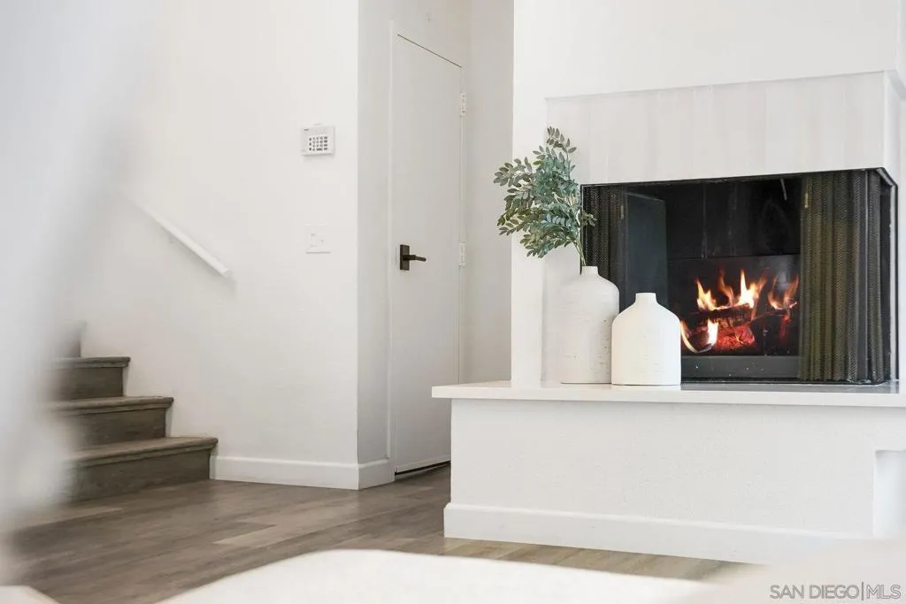 3275 Caminito Eastbluff 203, La Jolla, California 92037 home-pic-36