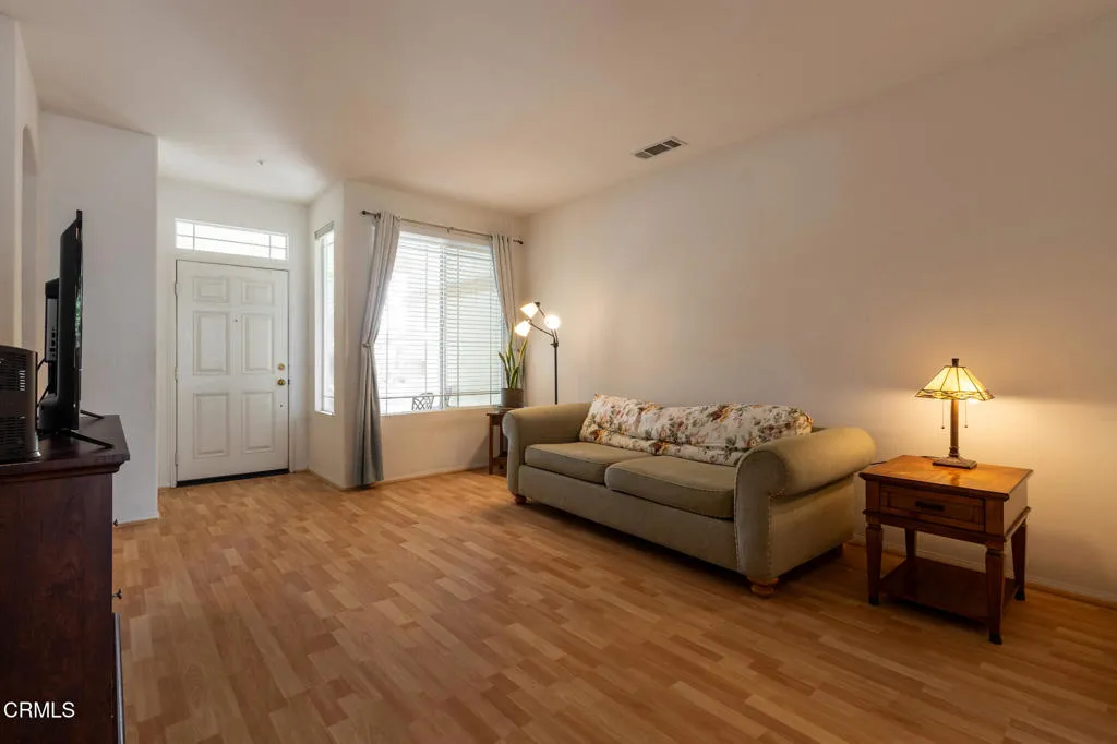 7505 Eisenhower Street, Ventura, California 93003 home-pic-4