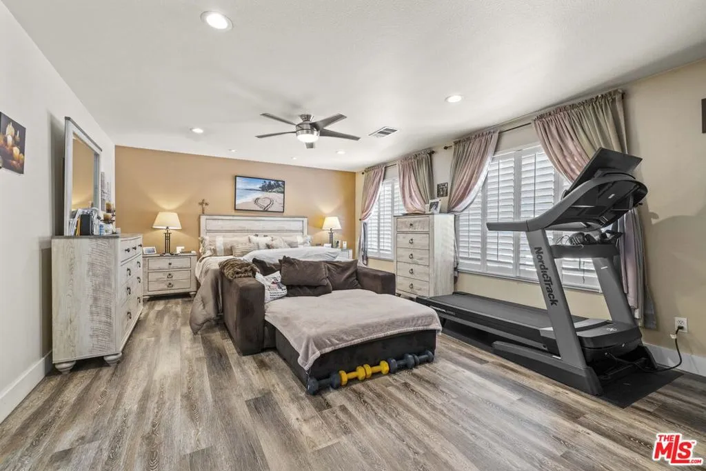 21163 Lone Star Way, Santa Clarita, California 91390 home-pic-42