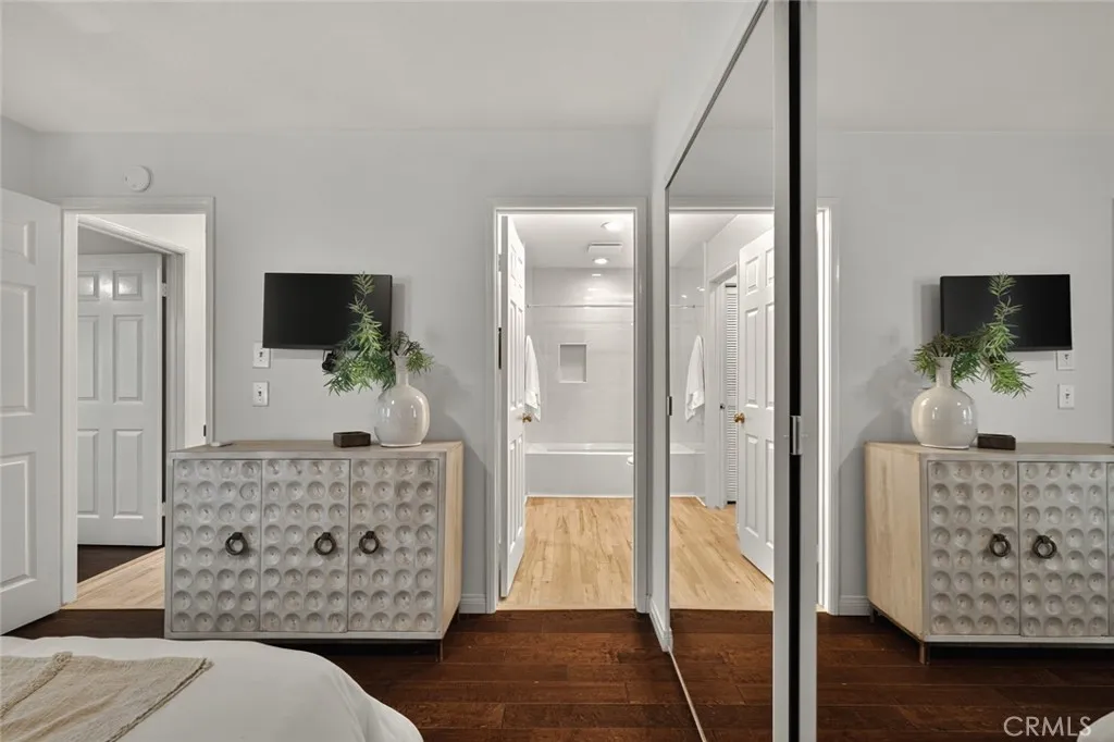 105 Hartford, Newport Beach, California 92660 home-pic-18