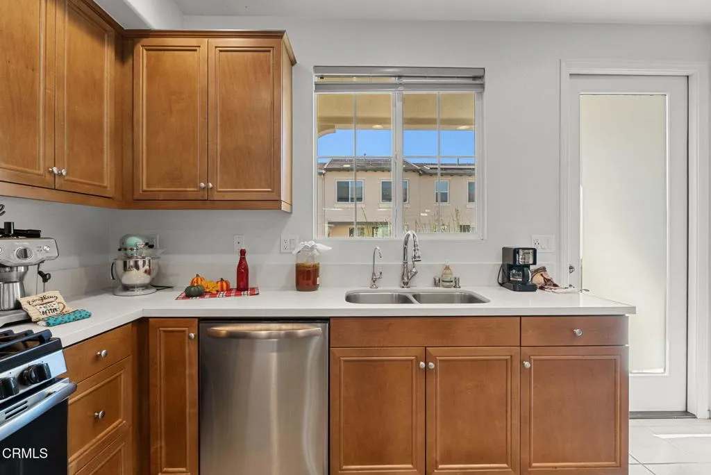 170 Sawbuck Street, Camarillo, California 93010 home-pic-6
