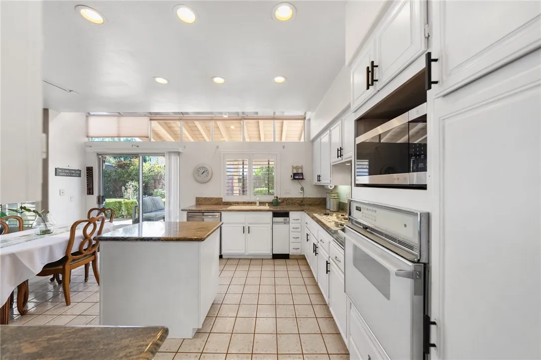 42154 Thoroughbred Lane, Murrieta, California 92562 home-pic-7