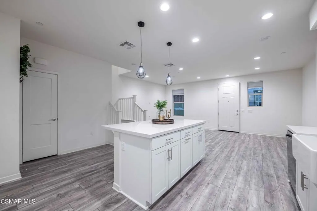 118 Red Brick Drive 1, Simi Valley, California 93065 home-pic-14