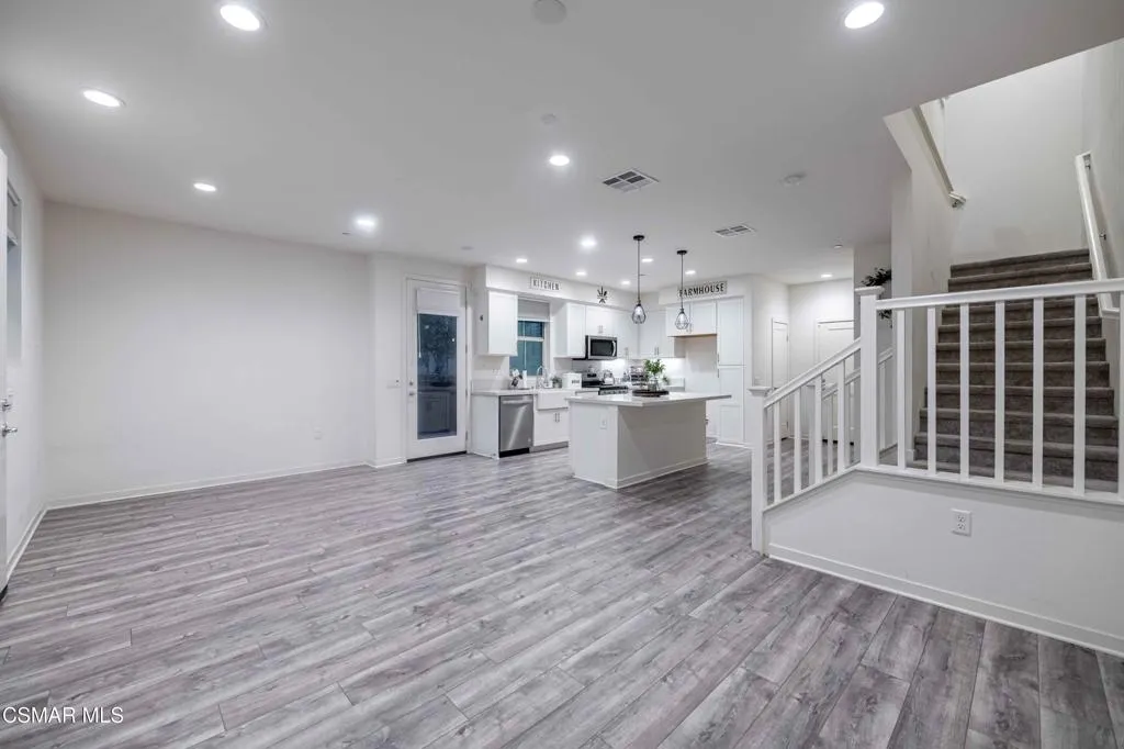118 Red Brick Drive 1, Simi Valley, California 93065 home-pic-6