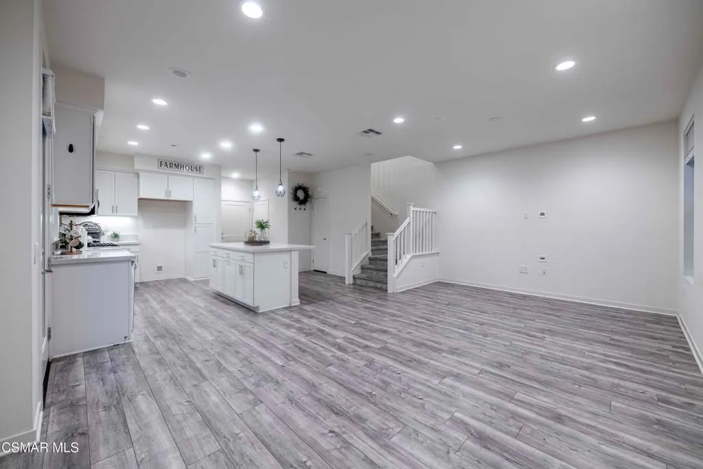 118 Red Brick Drive 1, Simi Valley, California 93065 home-pic-5