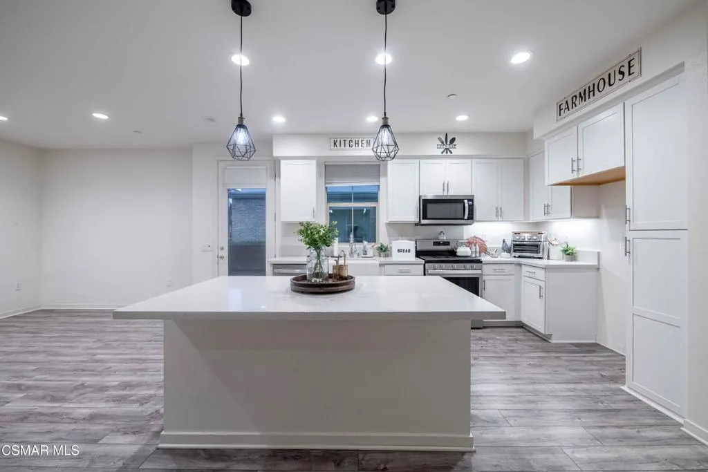 118 Red Brick Drive 1, Simi Valley, California 93065 home-pic-8