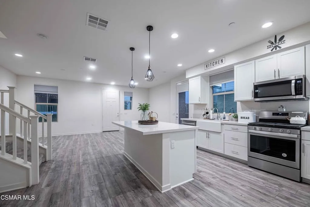 118 Red Brick Drive 1, Simi Valley, California 93065 home-pic-17