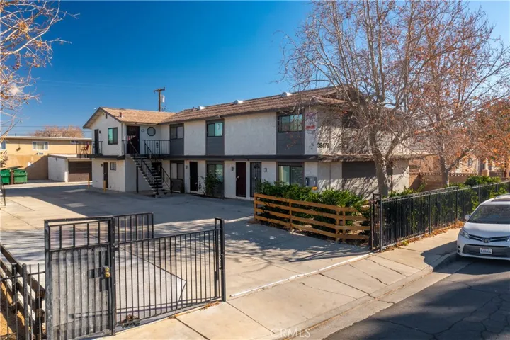 38478 Larkin B, Palmdale, California 93550