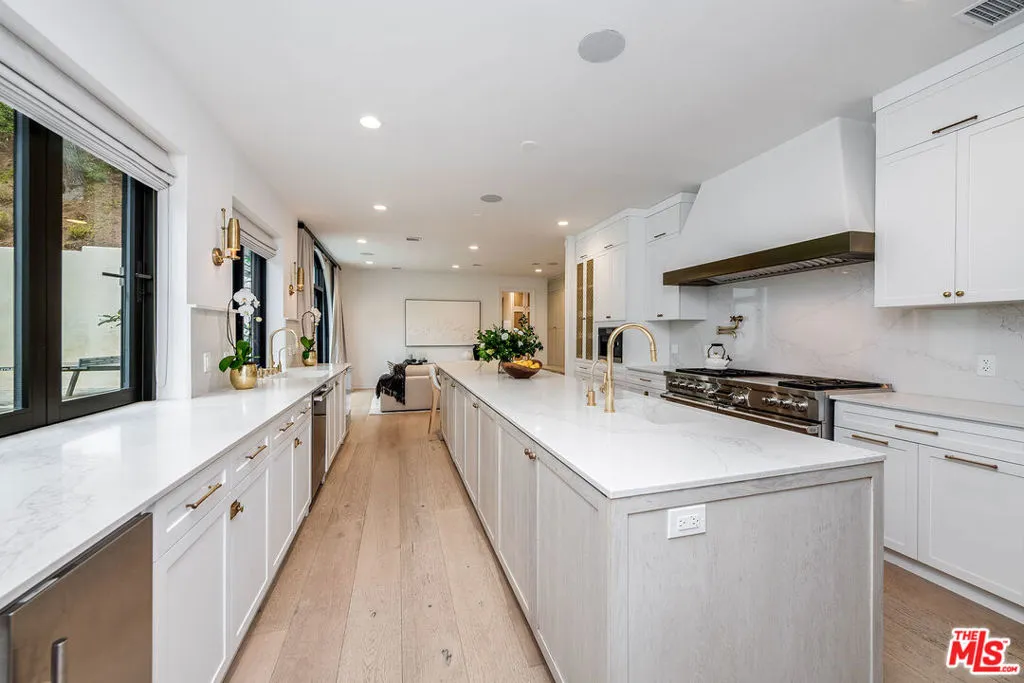 9577 Lime Orchard Road, Beverly Hills, California 90210 home-pic-16