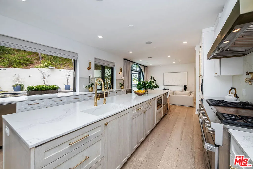 9577 Lime Orchard Road, Beverly Hills, California 90210 home-pic-17