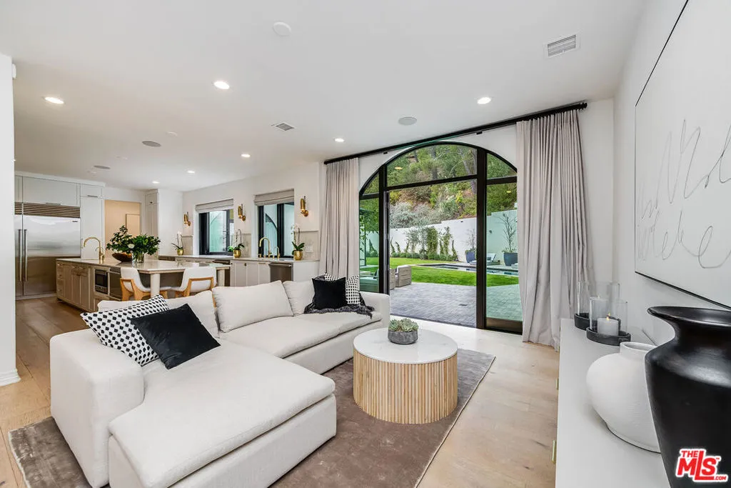 9577 Lime Orchard Road, Beverly Hills, California 90210 home-pic-20