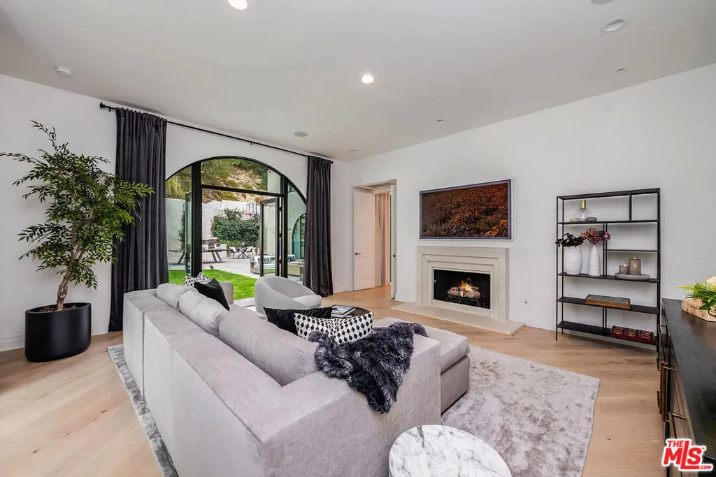 9577 Lime Orchard Road, Beverly Hills, California 90210 home-pic-15