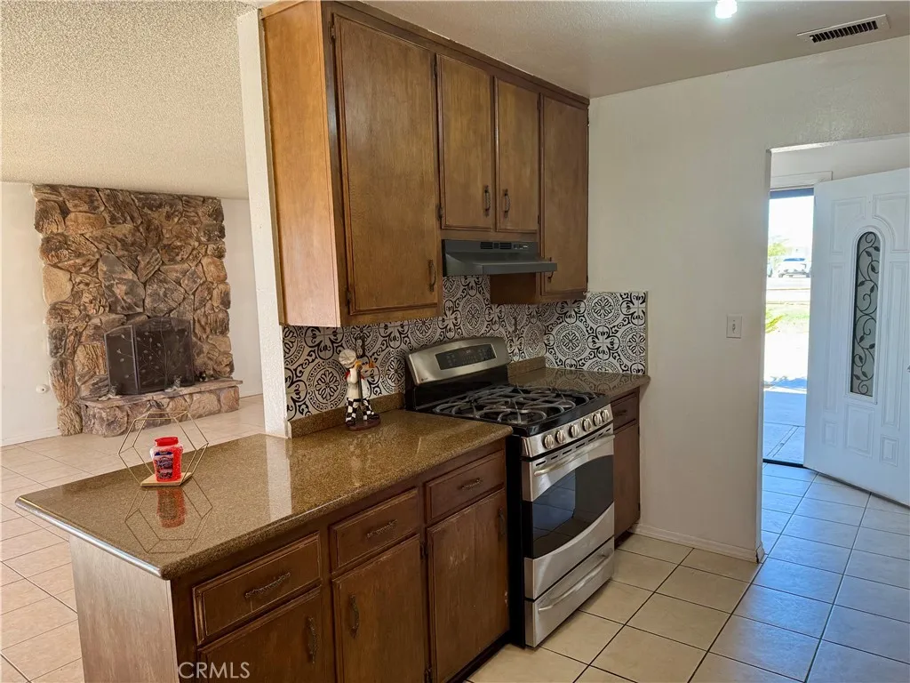 11509 3rd Avenue, Hesperia, California 92345 home-pic-4