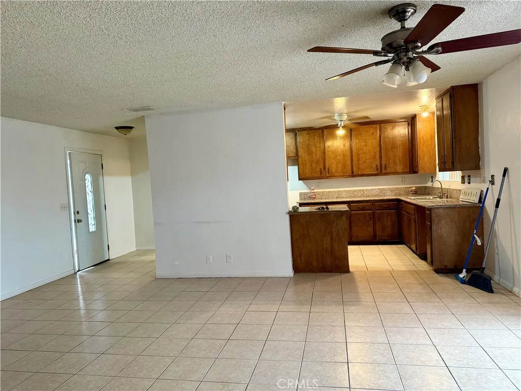 11509 3rd Avenue, Hesperia, California 92345 home-pic-8