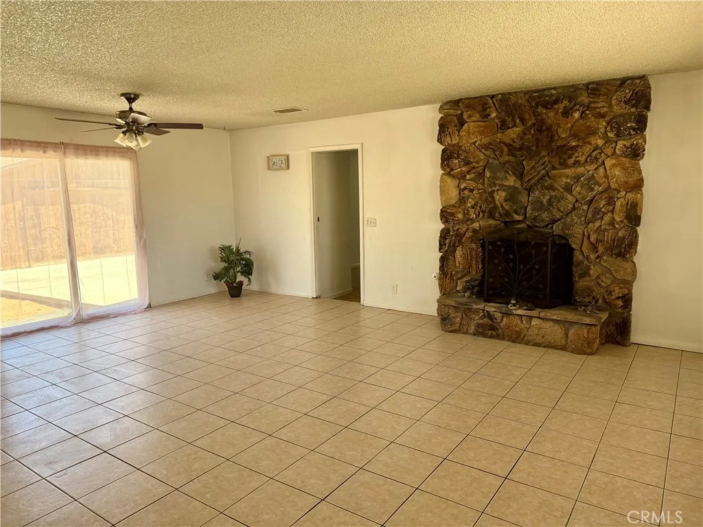 11509 3rd Avenue, Hesperia, California 92345 home-pic-7