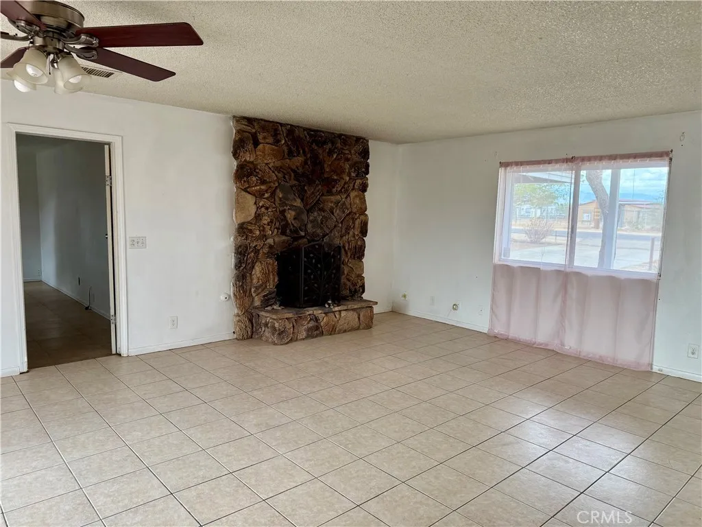 11509 3rd Avenue, Hesperia, California 92345 home-pic-2
