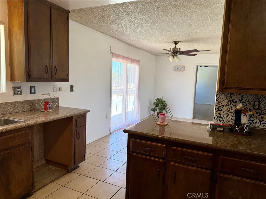 11509 3rd Avenue, Hesperia, California 92345 home-pic-16