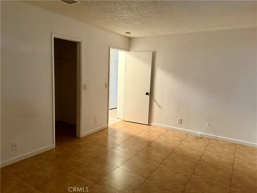 11509 3rd Avenue, Hesperia, California 92345 home-pic-23