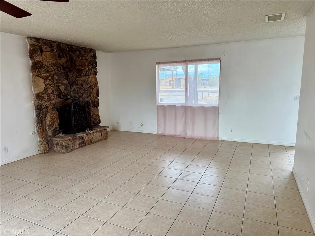 11509 3rd Avenue, Hesperia, California 92345 home-pic-5