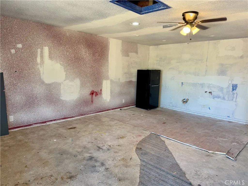 11509 3rd Avenue, Hesperia, California 92345 home-pic-37