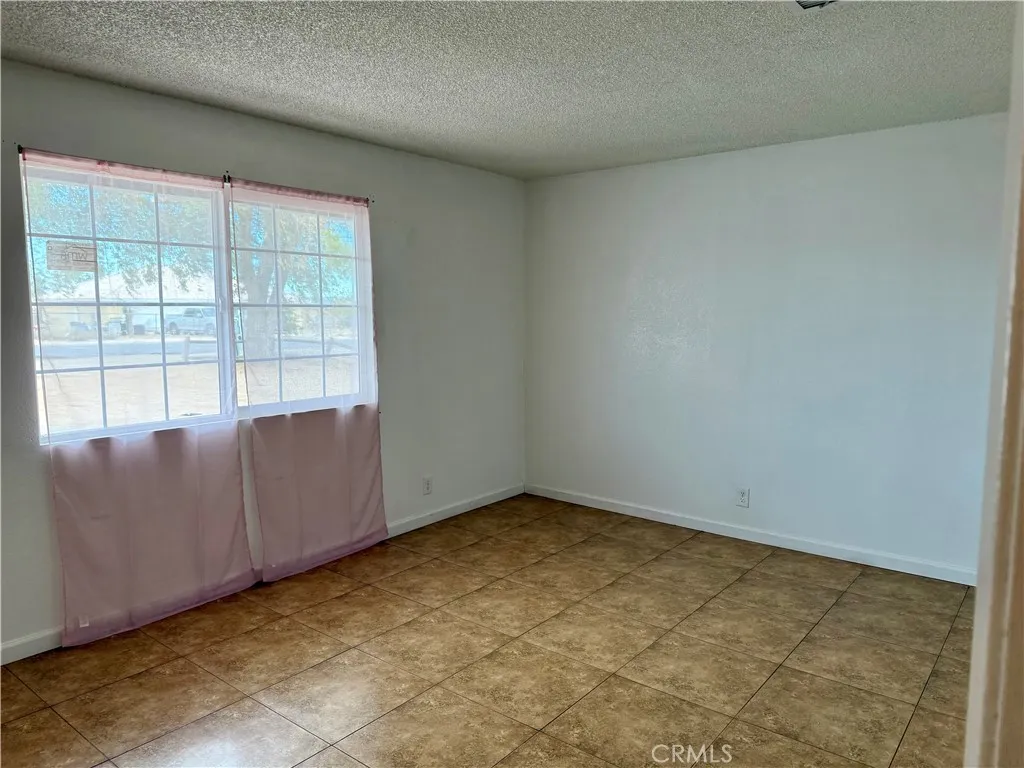11509 3rd Avenue, Hesperia, California 92345 home-pic-35