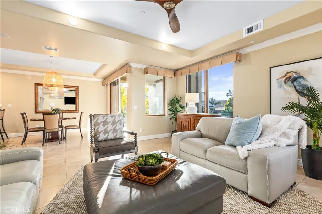 Rental pool furniture and decorations is not as seen in photos