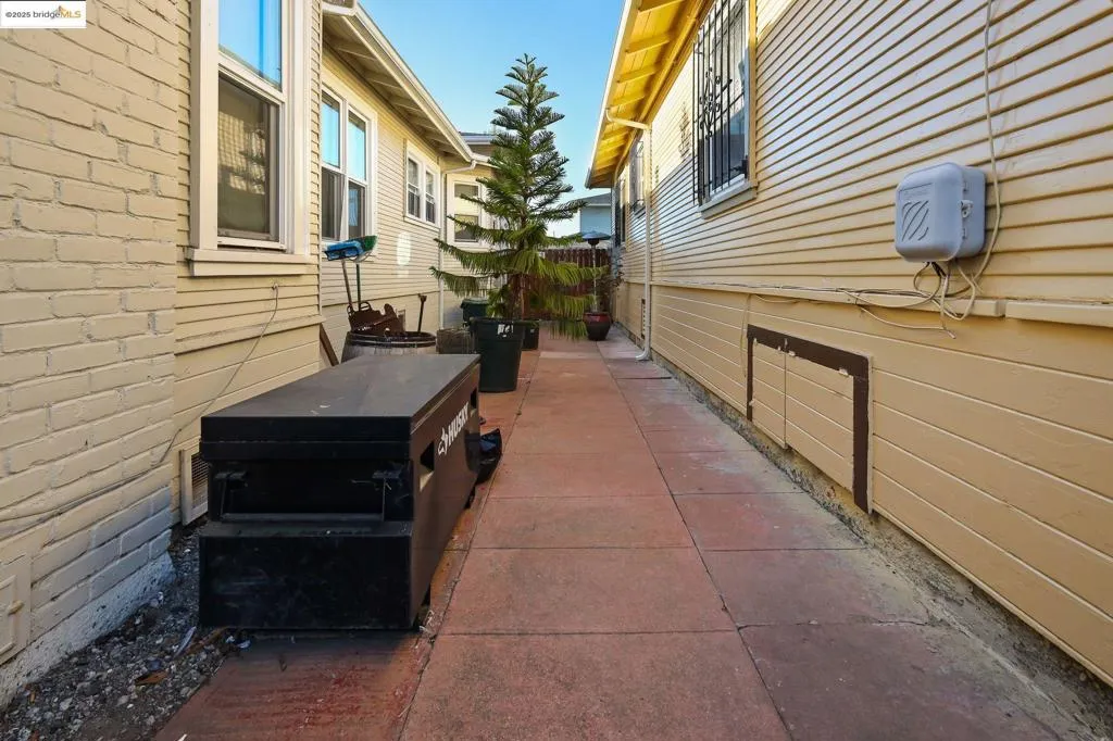 2527 84th Ave, Oakland, California 94605 home-pic-21