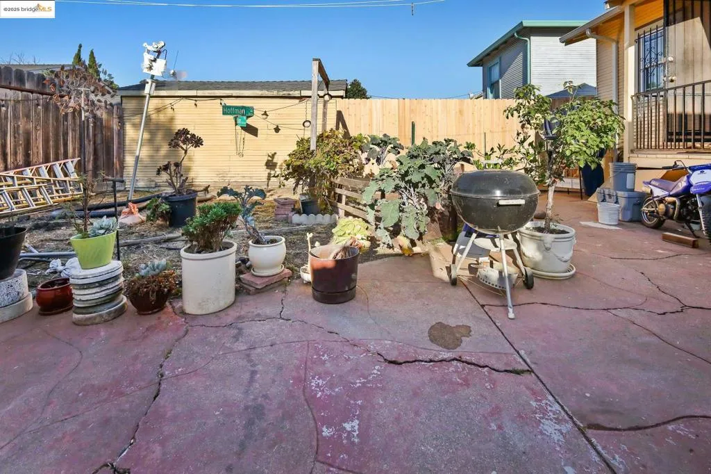 2527 84th Ave, Oakland, California 94605 home-pic-20