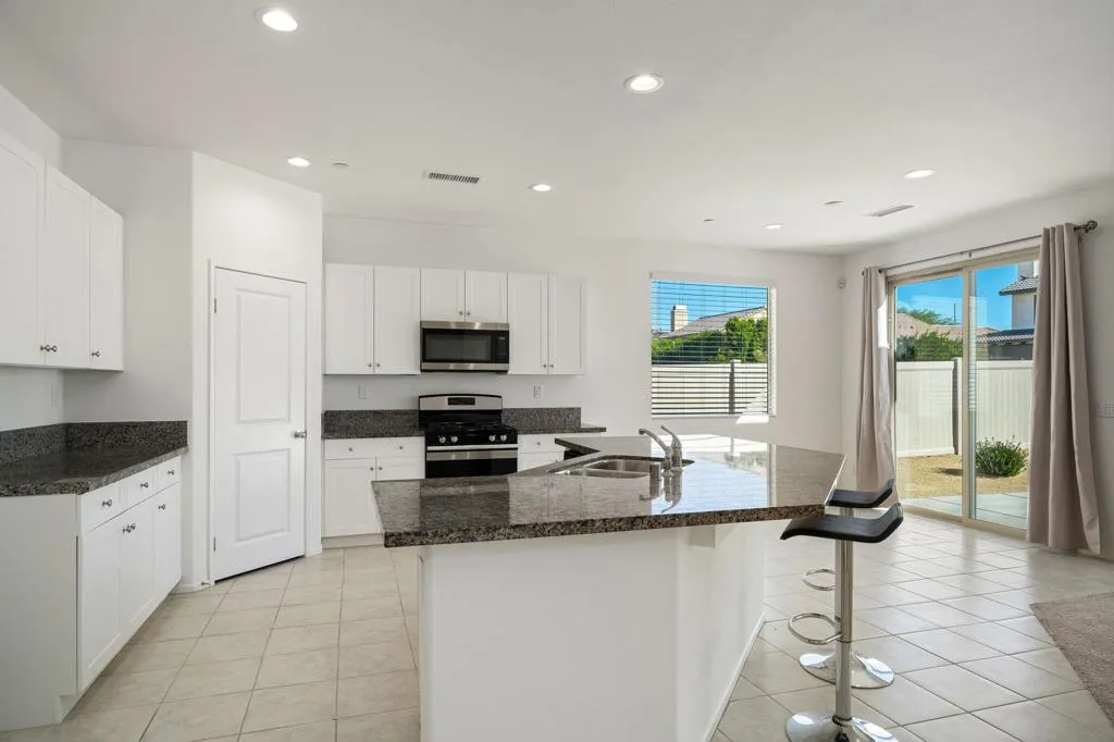 50252 Paseo Barcelona, Coachella, California 92236 home-pic-2