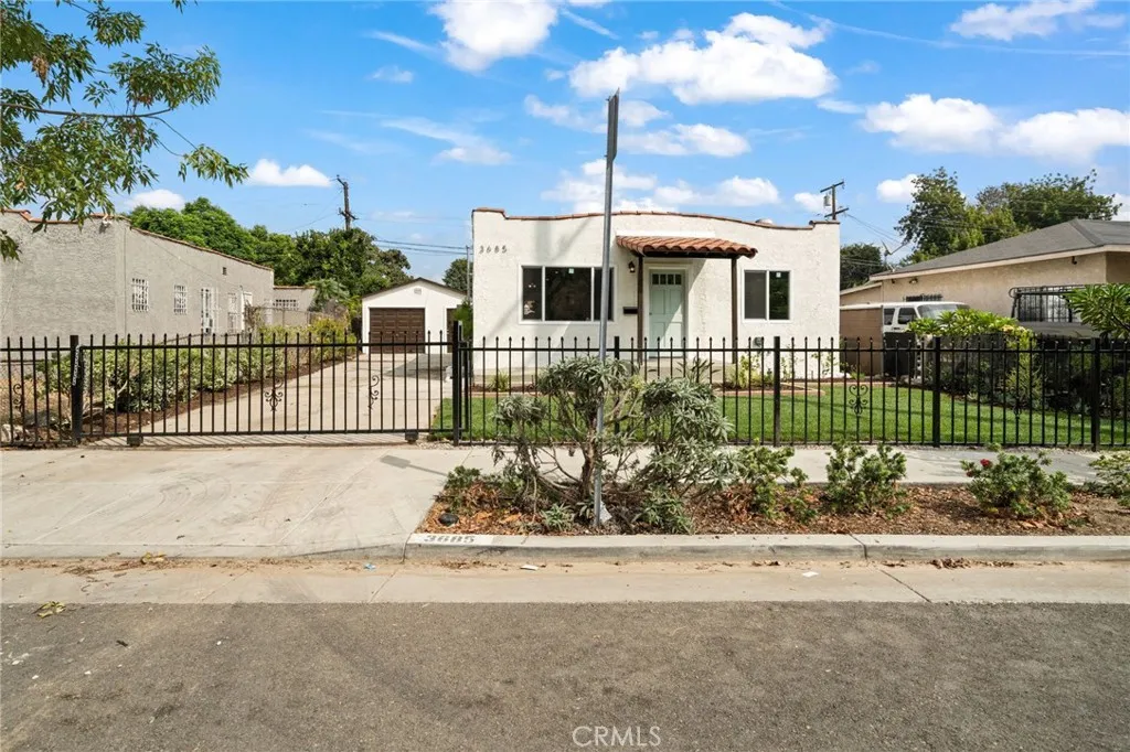 3685 Fernwood, Lynwood, California 90262 home-pic-2
