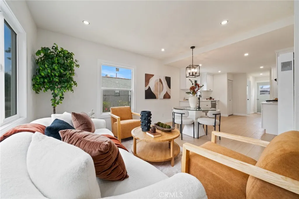 3685 Fernwood, Lynwood, California 90262 home-pic-3