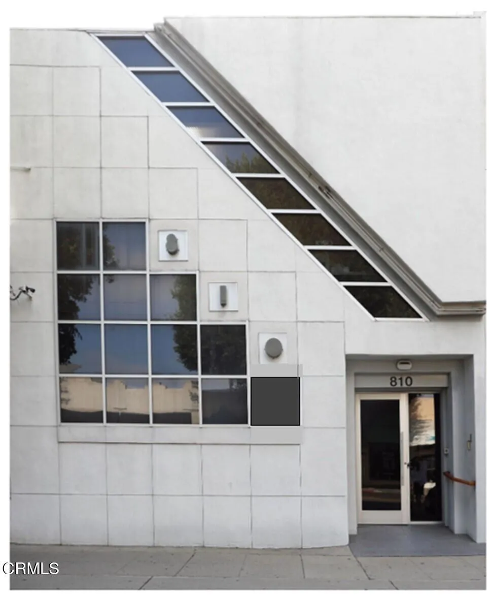 810 S Robertson Blvd