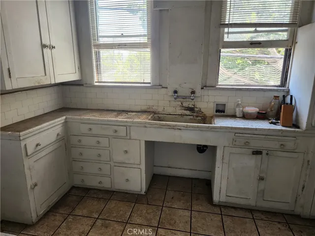 3020 W 12th, Los Angeles, California 90006